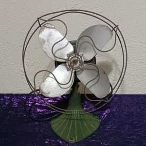 1930's Chicago Electric Mfg. Co. Sterling ASU fan metal tabletop Green WORKS